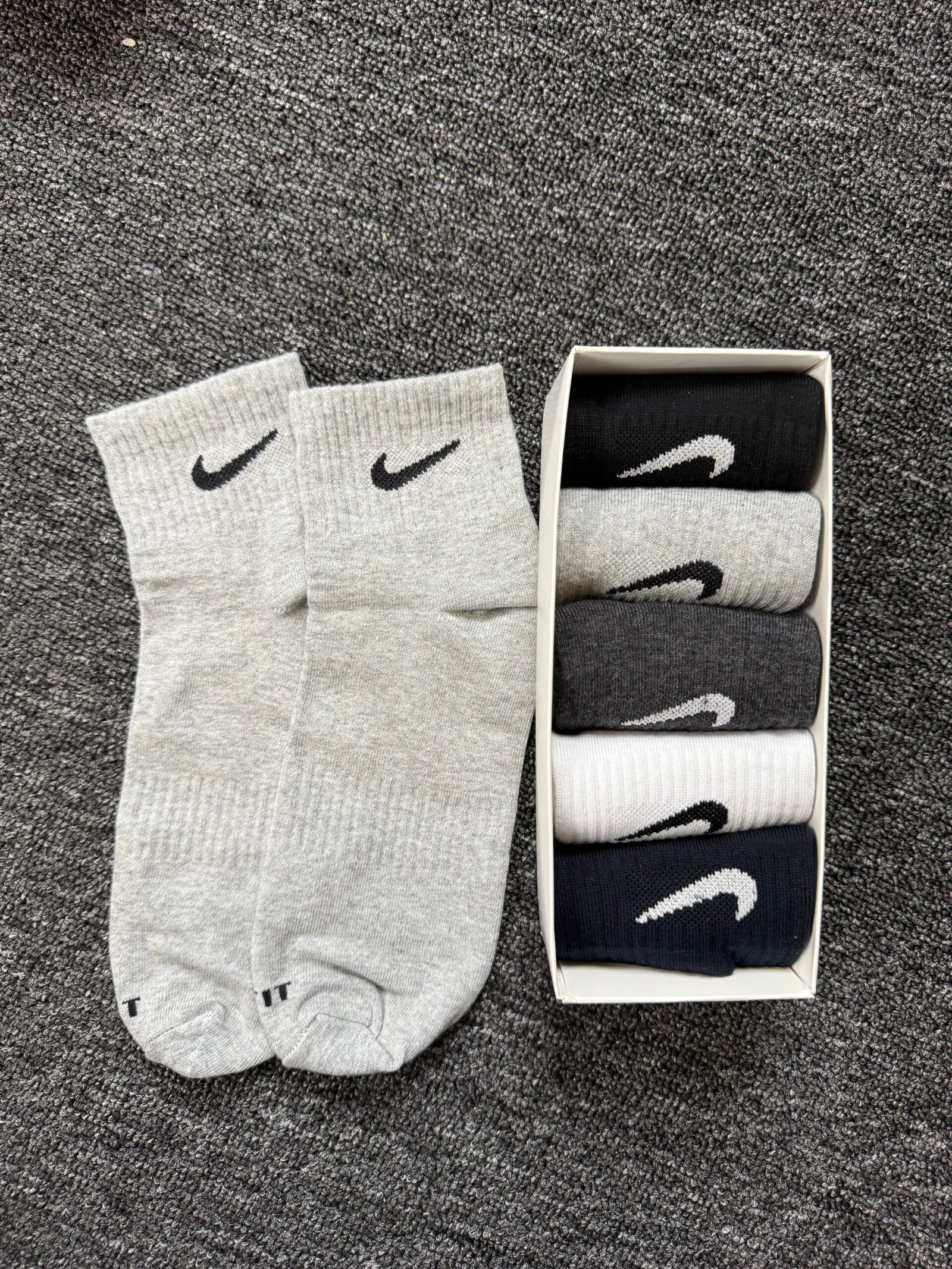 IMG_6448-scaled-1.jpg 1. Men's Premium Socks - Image 1